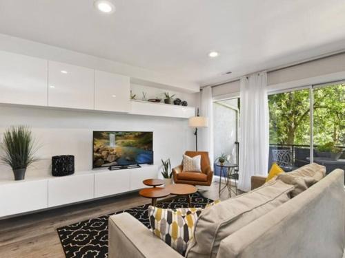 North End Wohnung | Condo 24! Prized Location. Modern! Bright! Enjoy!