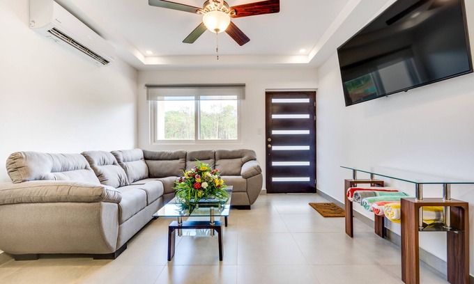 Villarreal Haus | Condo Jacarandas #15, Pool & Gated Security