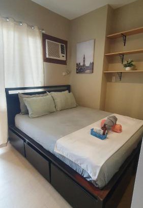 Luzon Wohnung | Condo Unit with Balcony Avida IT Park