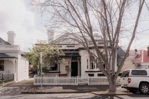 Battery Point Haus | Connage - Historic Battery Point Police Station