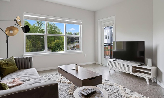 Bothell Wohnung | Contemporary 1BR in Bothell Near Restaurants + Gym