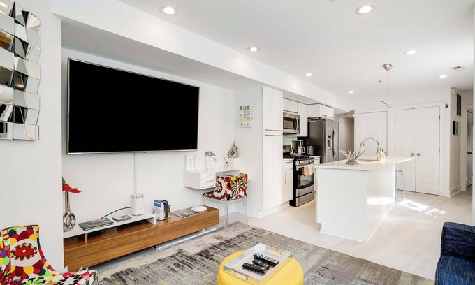 Le Droit Park Wohnung | Zeitgenössisches Mid Century Apt im Herzen von Shaw!