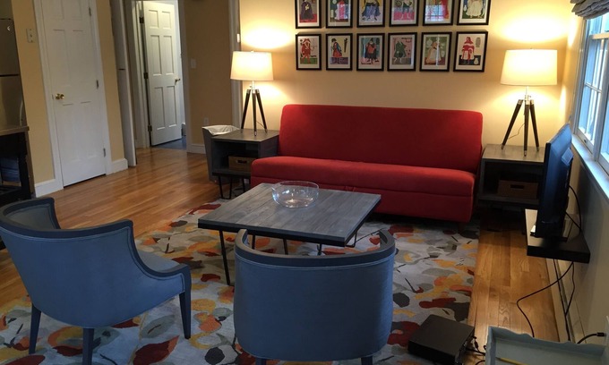 Dedham Wohnung | Moderne Stil und Komfort in günstiger Nähe zu Boston und Route 128