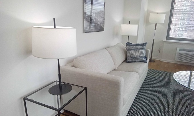 The Waterfront Wohnung | Contemporary Two Bedroom in Jersey City
