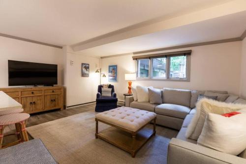 Vail Haus | Convenience and Style, Two Q Beds