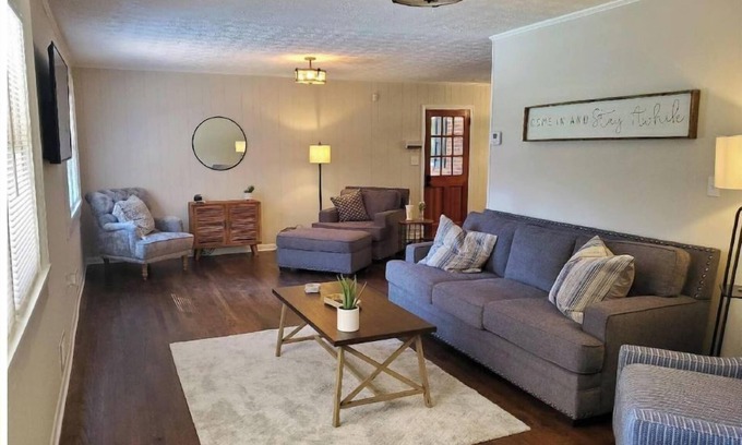 Gainesville Haus | Pine Valley Place / Entire 3 Bedroom house