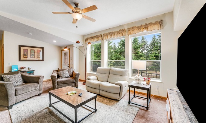 Lakeside Haus | Convenient home with lake and dock access