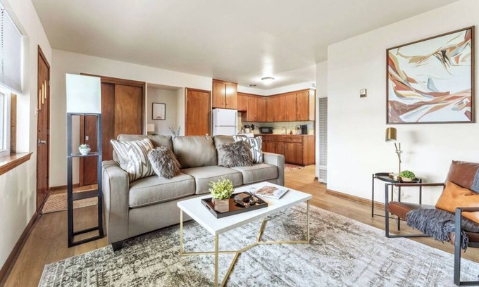 Wyandotte Wohnung | Convenient Location-Private entrance 1 bedroom apartment in Riverview!