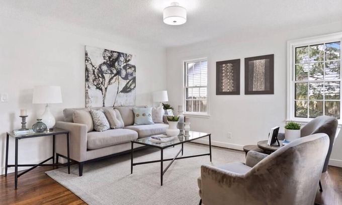 St. Louis Park Haus | Convenient to lakes, bike trails, parks. Dog-friendly. Fenced Yard.