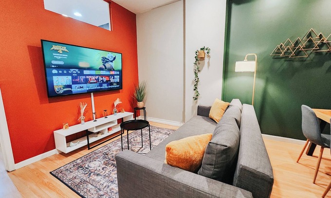 Chinatown Wohnung | Convention/3 King Beds/Jet Shower/65" TV