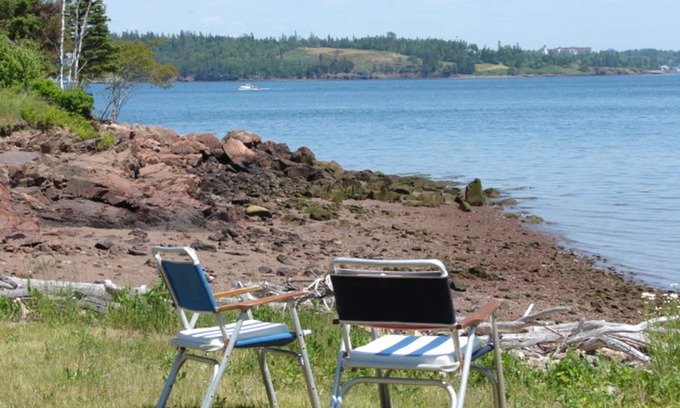 Robbinston Kabine | Kühle Brise und keine Mücken, nur wenige Meter von der Flutlinie entfernt.
