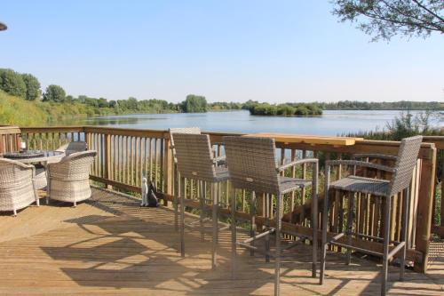 Cirencester Haus | Coot Cottage - holiday house with fantastic lake views