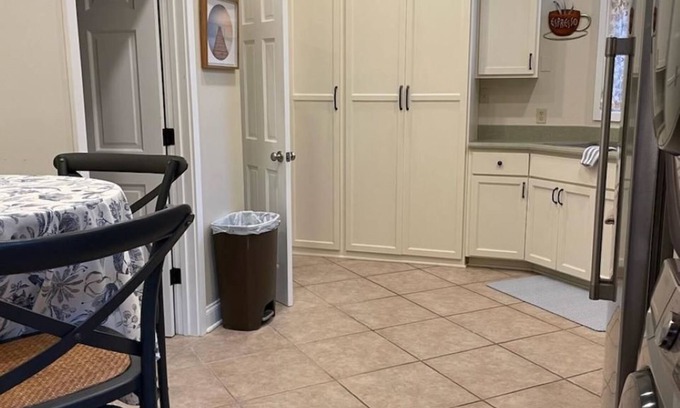 Madisonville Wohnung | Coquille's Nest/Comfy Apartment