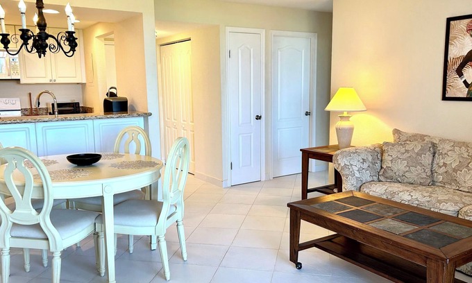 Williams Town Eigentumswohnung | Coral Beach Condo w Ocean View 1 Bdr Sleeps 4