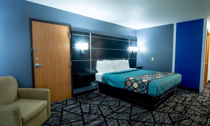 New Richmond Hotel | Coratel Inn and Suites By Jasper - Standard 1 King Bed Non Smoking