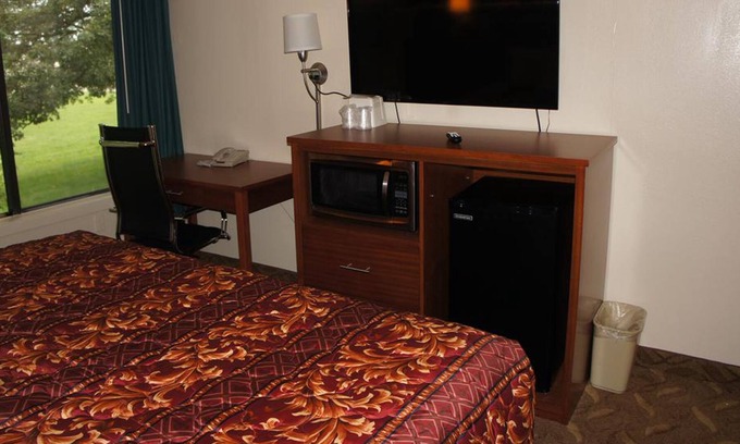 Waite Park Haus | Coratel Inn & Suites By Jasper Waite Park - 1 Queen Bed Accessible Non-Smoking