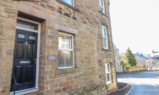 Tideswell Haus | Corner Cottage