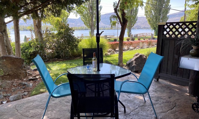 Okanagan-Similkameen Haus | Corner lakefront townhouse, perfect for Snowbirds, golfing, & wine touring