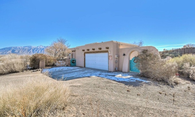 Rio Rancho Haus | Corrales 2 bd/2b adobe house on a quiet, private road w/ stunning mountain views
