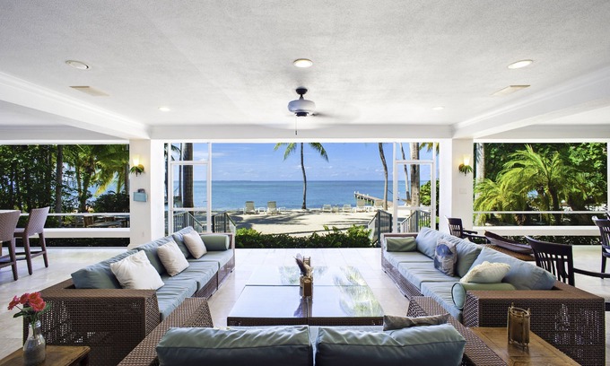 Rum Point Haus | Cos Kai: Harmonische Villa am Sandstrand mit atemberaubendem blauem Blick