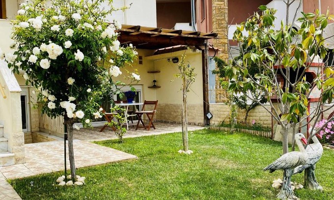Nikita Wohnung | Cosy 1-bdrm Nikiti apartment short walk to beach