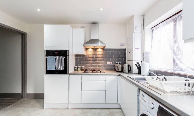 Becontree Haus | Cosy 2-Bed House! Dagenham! Free parking