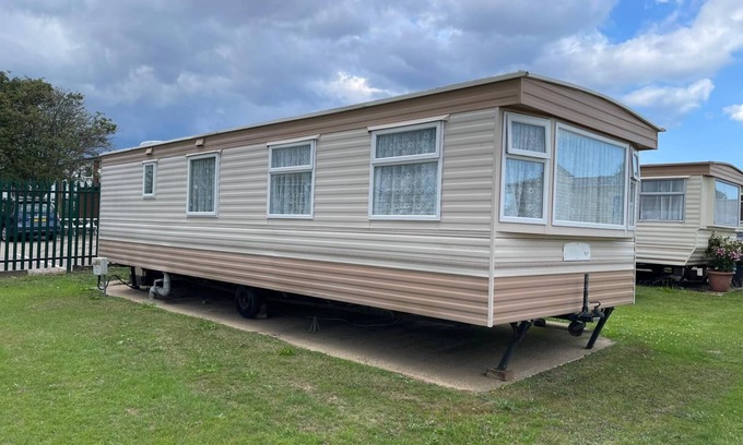 Scratby Haus | Cosy 4 berth caravan nearby Scratby beach, Norfolk ref 43045G
