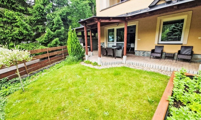 Janske Lazne Wohnung | Gemütliche Wohnung für 6 Gäste mit W-LAN, TV, Innenhof, Haustiere erlaubt und Parkplatz