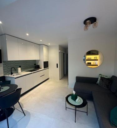 Glyfada Wohnung | Cosy apartment with shared pool and garden