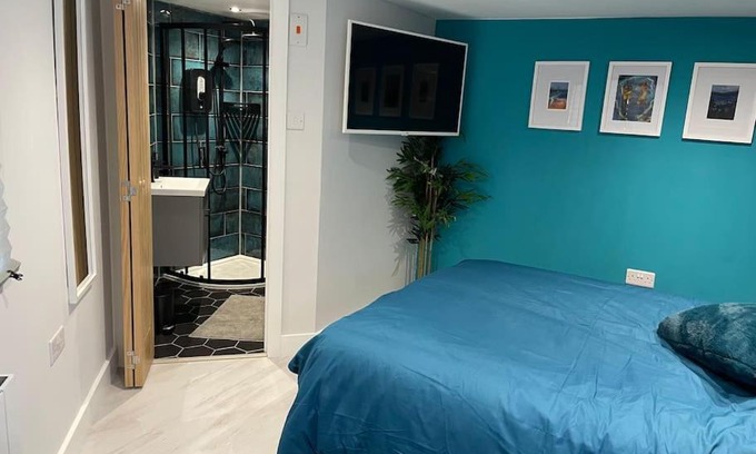 Bircotes Wohnung | Cosy cabin with private bathroom