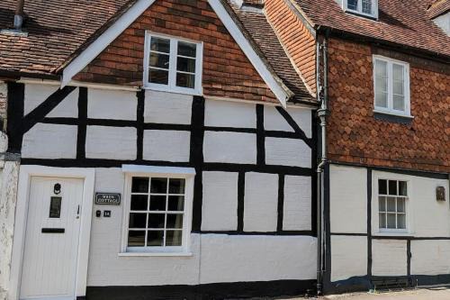 Marlborough Haus | Cosy character cottage in central Marlborough UK