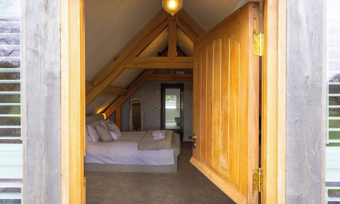 Montgomery Haus | Cosy countryside luxury apartment sleeping two. Surrounded by stunning panoramic views.