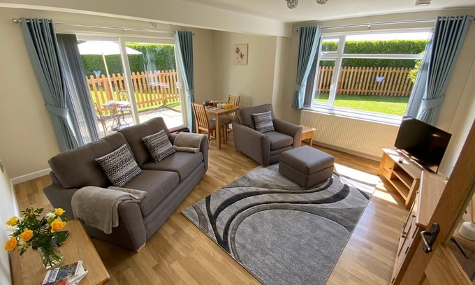 Brimpsfield Haus | Cosy dog friendly self contained Annexe , near Cheltenham & Cotswolds