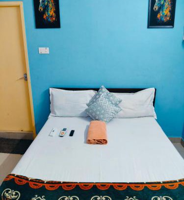 Chennai Haus | Cosy Homestay Behind Airport, close to DLF & RMZ IT park, MIOT and SRM Hospitals, Trade Center