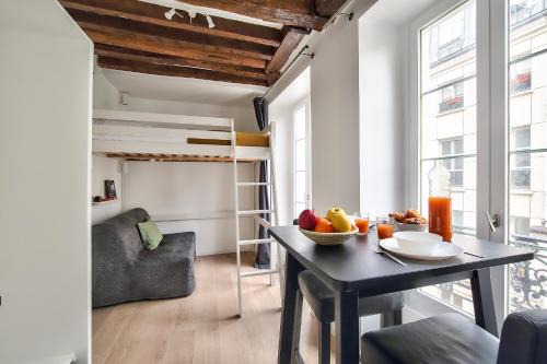 Quartier de la Porte-Saint-Denis Wohnung | Cosy Mezzanine Studio in the Heart of Paris (4)