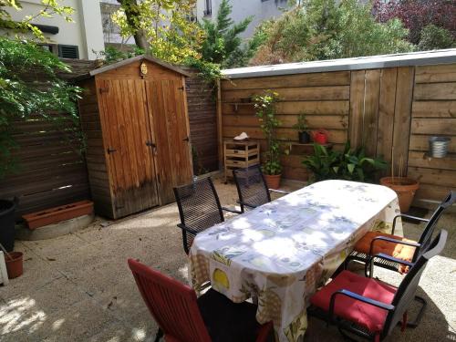 Neuilly-sur-Seine Wohnung | cosy rare 2 bedroom apartment around a private garden