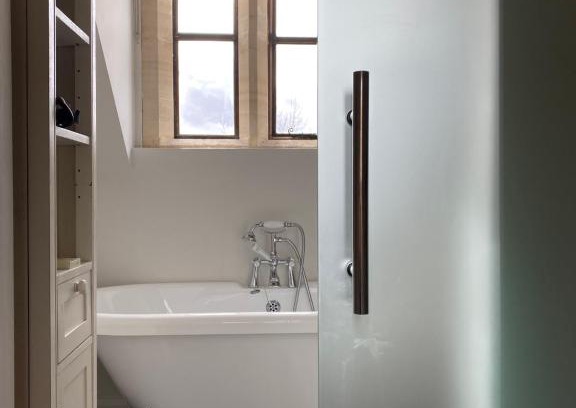 Cheltenham Haus | Cotswold Luxury Coach House - ideal for couples, w/EV charging