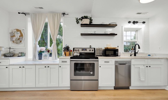 Lovettsville Haus | Cottage Escape in Virginia Wine Country