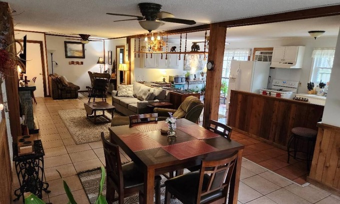 Millington Hütte | Cottage in the Woods, Safe area, on 6 acres, Free Parking.