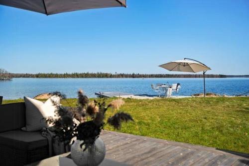 Moheda Haus | Cottage With Beach Plot, Boat And Jetty In Småland