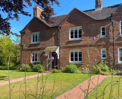 Wollerton Haus | Cottage with log burner and hot tub in shropshire