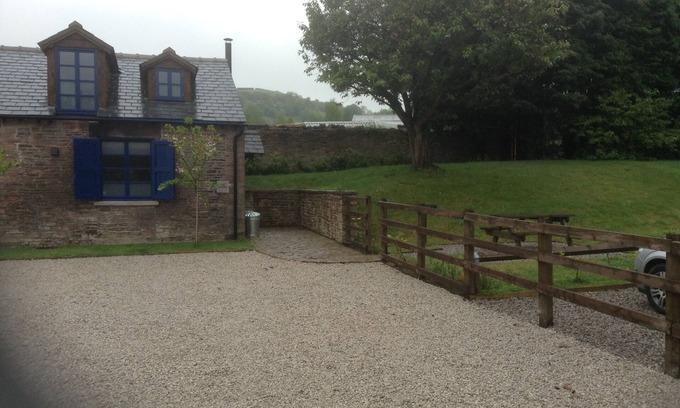 High Peak Hütte | Cottage mit Blick auf den Peak Forest Canal und Kinder Scout.