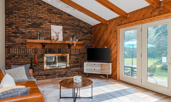 Xenia Haus | Country 4BR w/pool + golf course