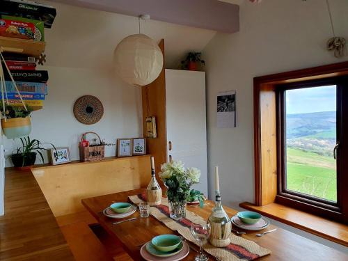 Todmorden Haus | Country cottage with panoramic views