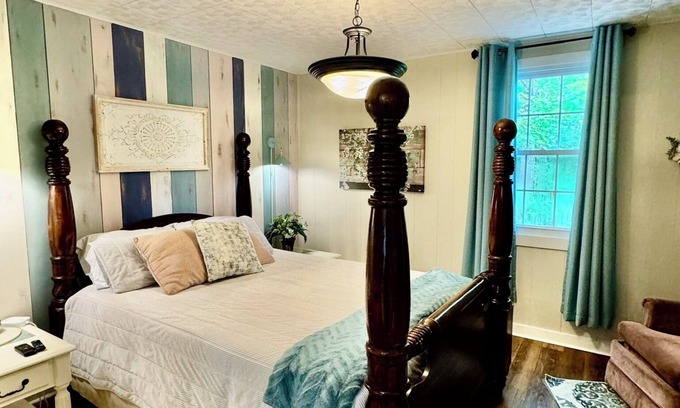 Fentress Haus | Country Escape Home in the Woods- Chesapeake, VA