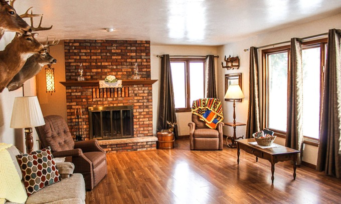 Kendall Haus | Country home with no pet fees!!