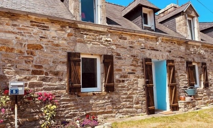 Peumerit Haus | Country house close to the sea. Pets are welcome!