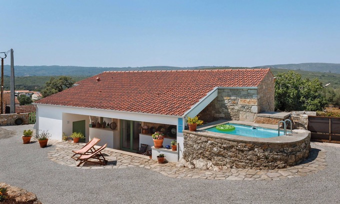 Porto de Mos Haus | Country House 'Curva' with Mountain View, Private Pool and Wi-Fi