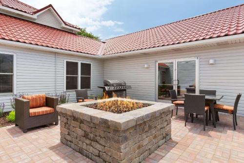 Holland Hotel | Country Inn & Suites by Radisson, Holland, MI