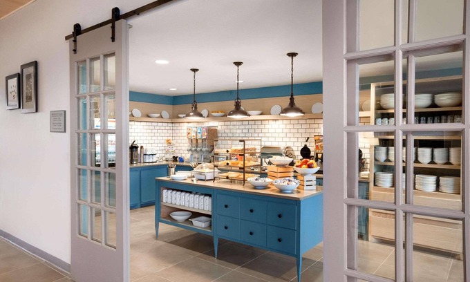 Fort Atkinson Hotel | Country Inn & Suites by Radisson, Ft. Atkinson, WI